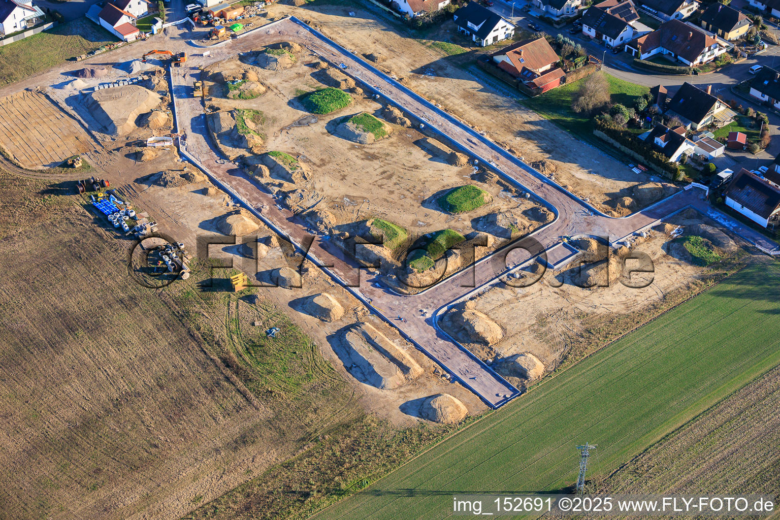 Neubaugebiet "In den Kieseläckern II" in Erschließung in Herxheimweyher im Bundesland Rheinland-Pfalz, Deutschland von oben