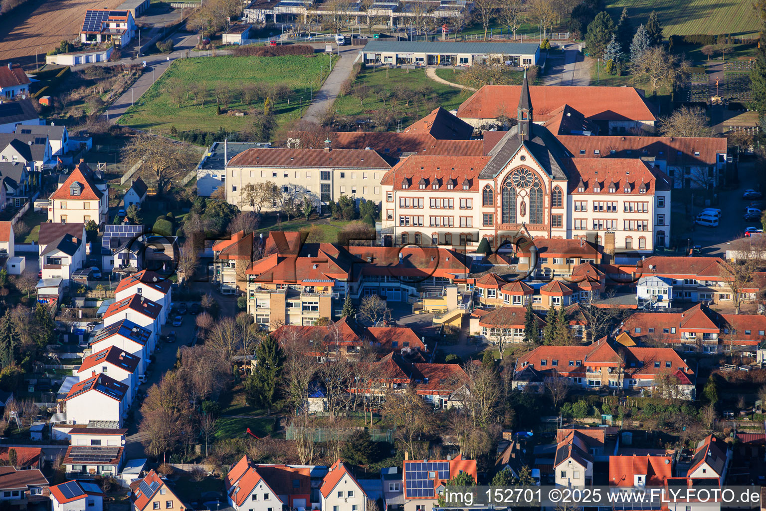 St. Paulus Stift Herxheim und Caritas-Förderzentrum St. Laurentius und Paulus in Wörth am Rhein im Bundesland Rheinland-Pfalz, Deutschland