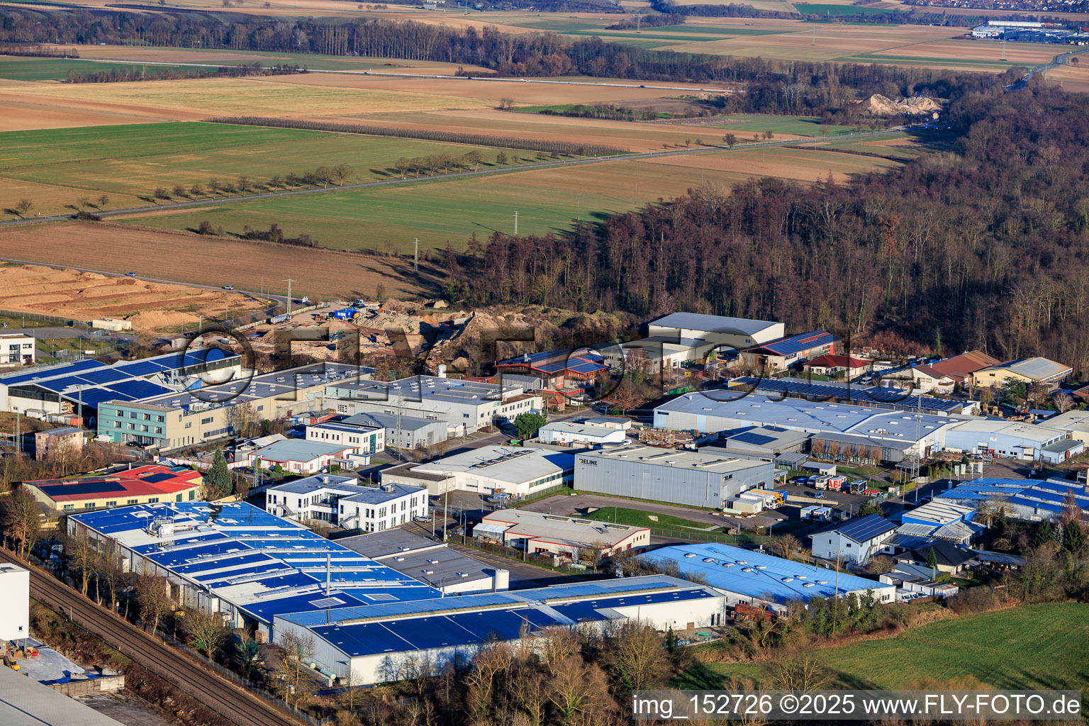 Luftbild von Industriegebiet Große Ahlmühle in Wörth am Rhein im Bundesland Rheinland-Pfalz, Deutschland
