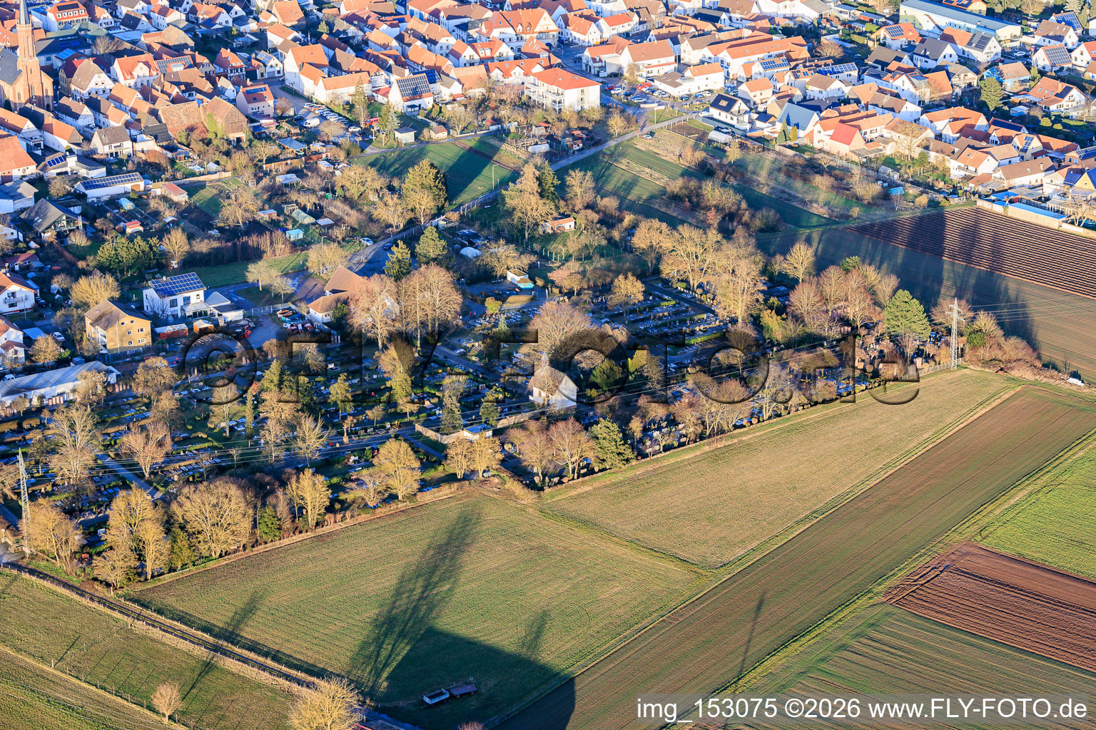 Friedhof Bellheim im Winter im Bundesland Rheinland-Pfalz, Deutschland