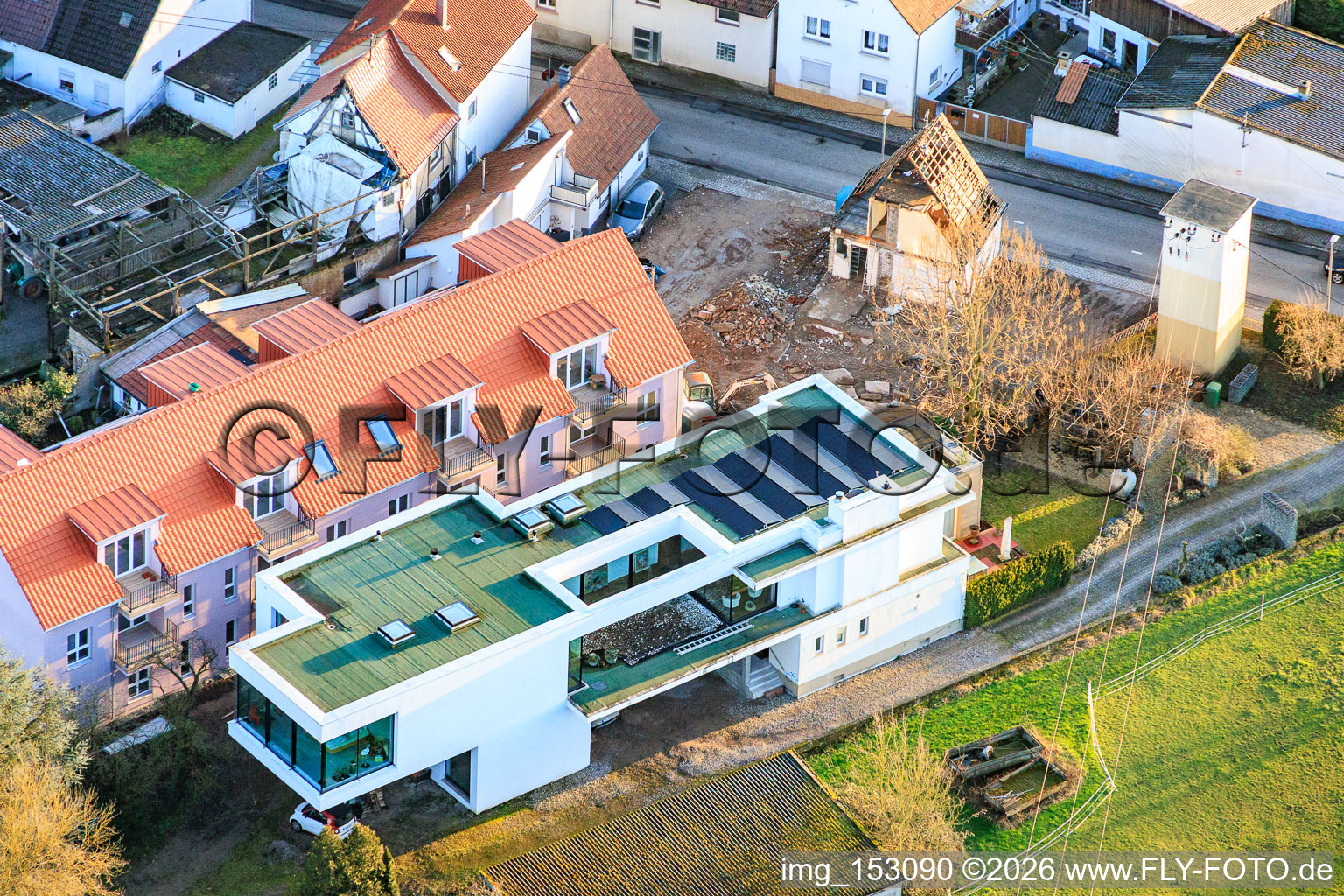 Villa an der Rheinzaberner Straße in Neupotz im Bundesland Rheinland-Pfalz, Deutschland