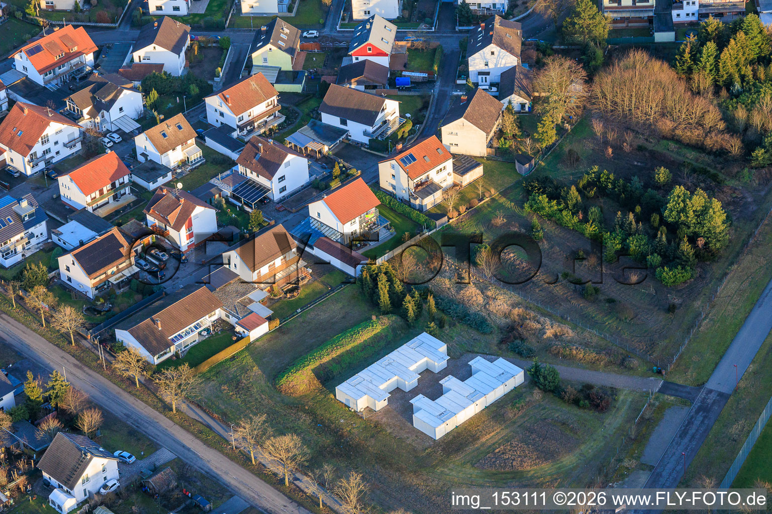 Lessingstraße und Containerlager an der Kandeler Straße in Rheinzabern im Bundesland Rheinland-Pfalz, Deutschland