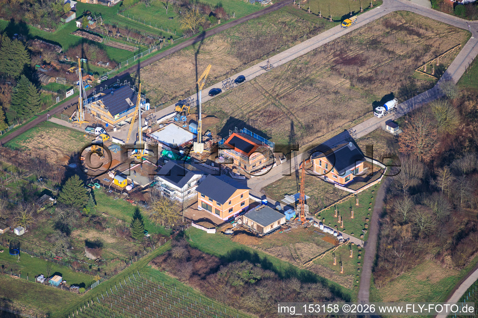 Mehframilienhaus-Baustellen im Neubaugebiet an der Prinz-Eugen-Straße im Ortsteil Arzheim in Landau in der Pfalz im Bundesland Rheinland-Pfalz, Deutschland