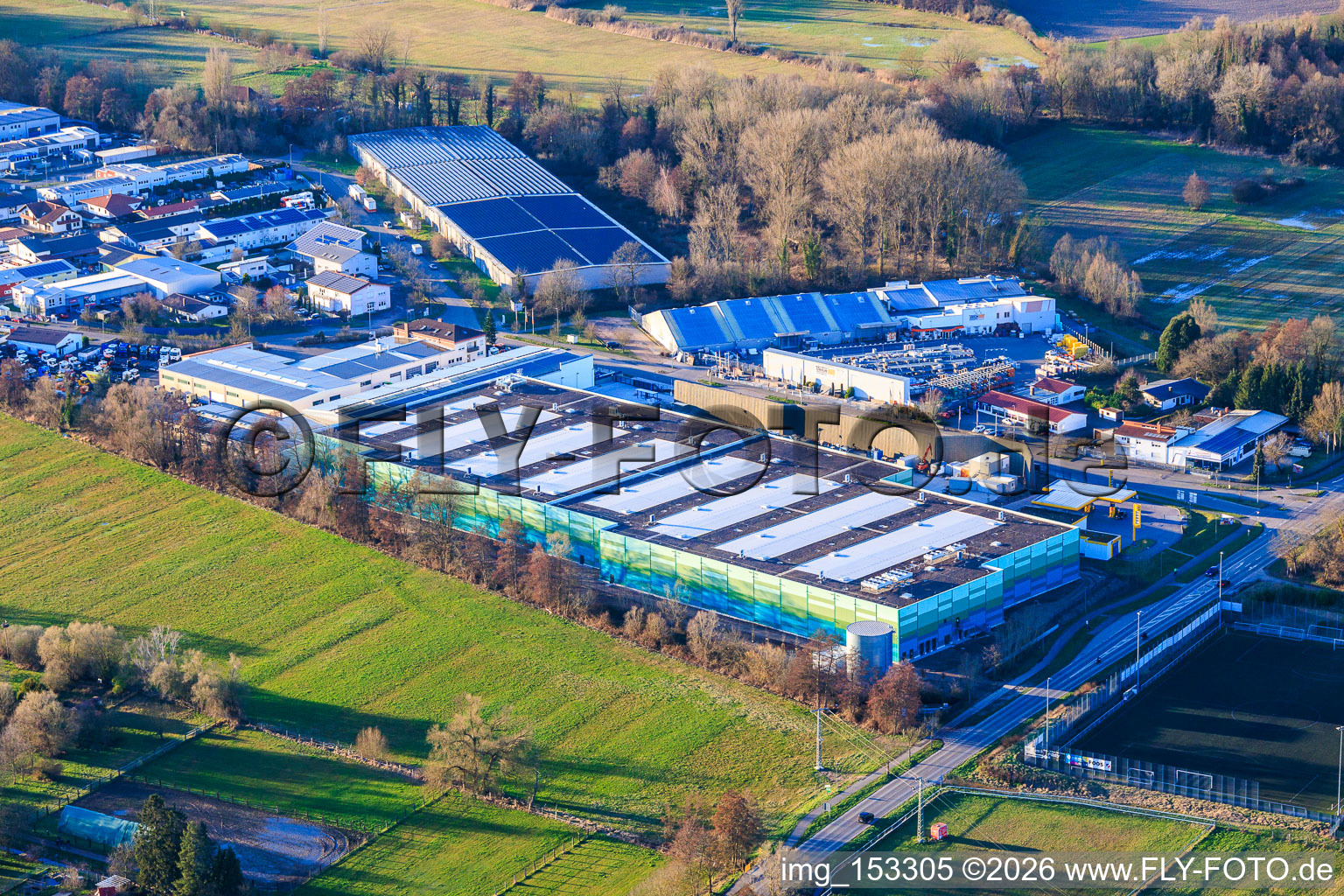 Fast fertiggestelleter Neubau des Logistikpark der HANSAINVEST und DFI-Real-Estate Kandel für FRISCHEPLATTFORM SÜDWEST der Gemüsering Stuttgart GmbH im Ortsteil Minderslachen im Bundesland Rheinland-Pfalz, Deutschland aus der Luft