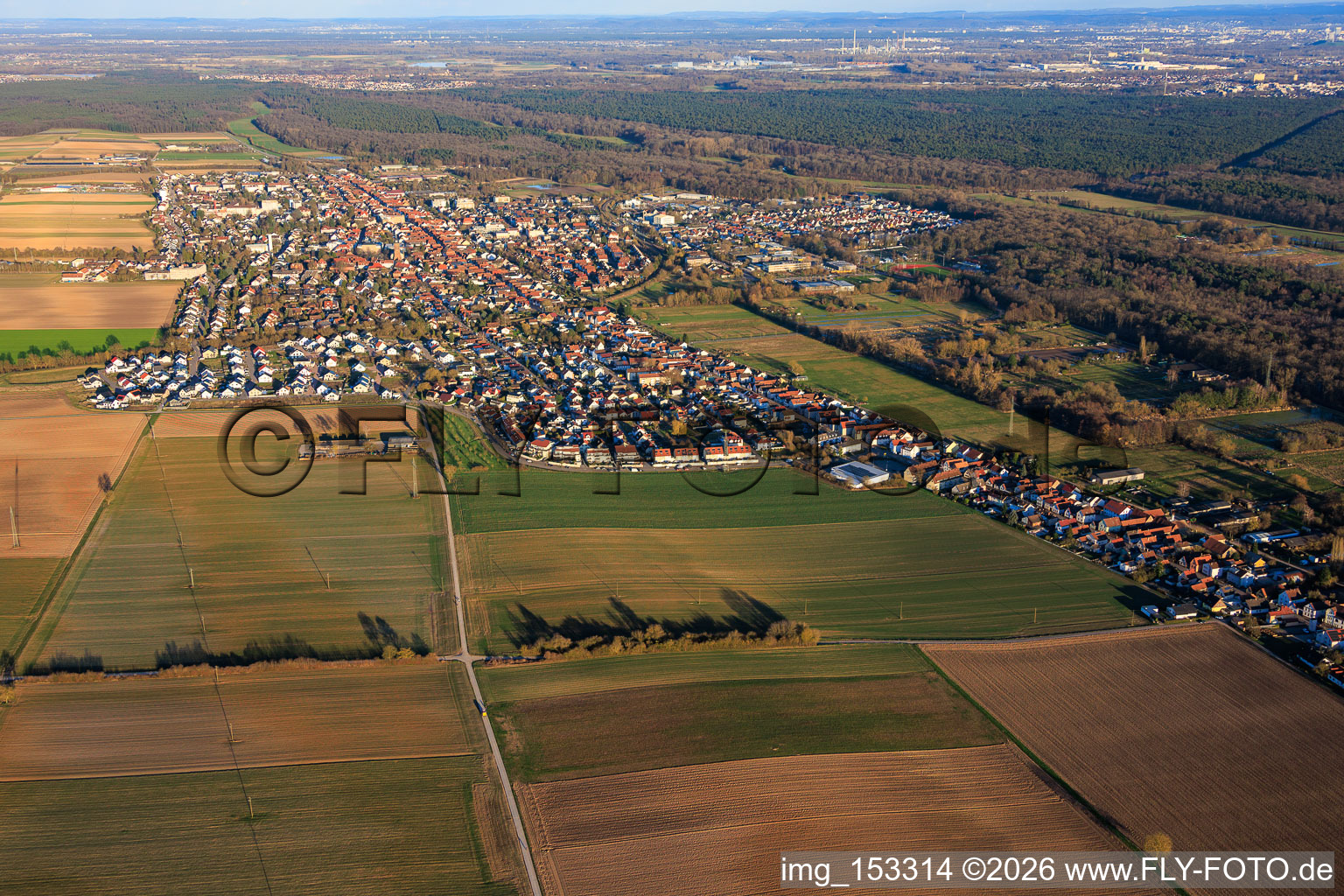 Luftaufnahme von Stadtansicht aus Westen in Kandel im Bundesland Rheinland-Pfalz, Deutschland