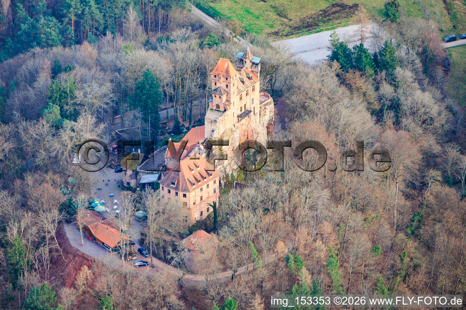 Burg Berwartstein aus Westen in Erlenbach bei Dahn im Bundesland Rheinland-Pfalz, Deutschland