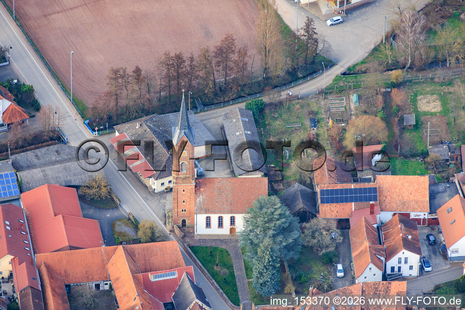 Protestantische Kirche im Ortsteil Kapellen in Kapellen-Drusweiler im Bundesland Rheinland-Pfalz, Deutschland