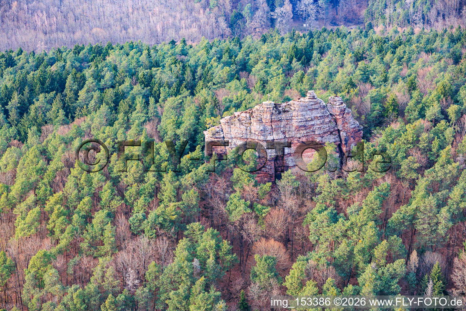 Naturdenkmal Fladensteine (Buntsandsteinfelsen) in Bundenthal im Bundesland Rheinland-Pfalz, Deutschland