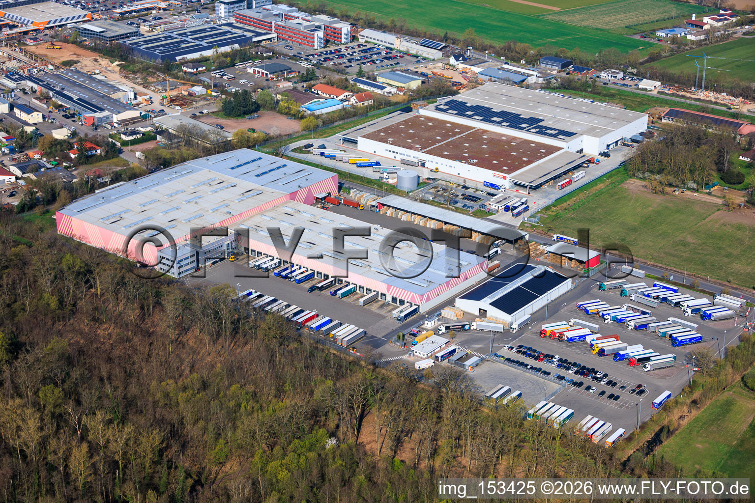 HORNBACH Logistikzentrum Essingen I im Ortsteil Dreihof im Bundesland Rheinland-Pfalz, Deutschland