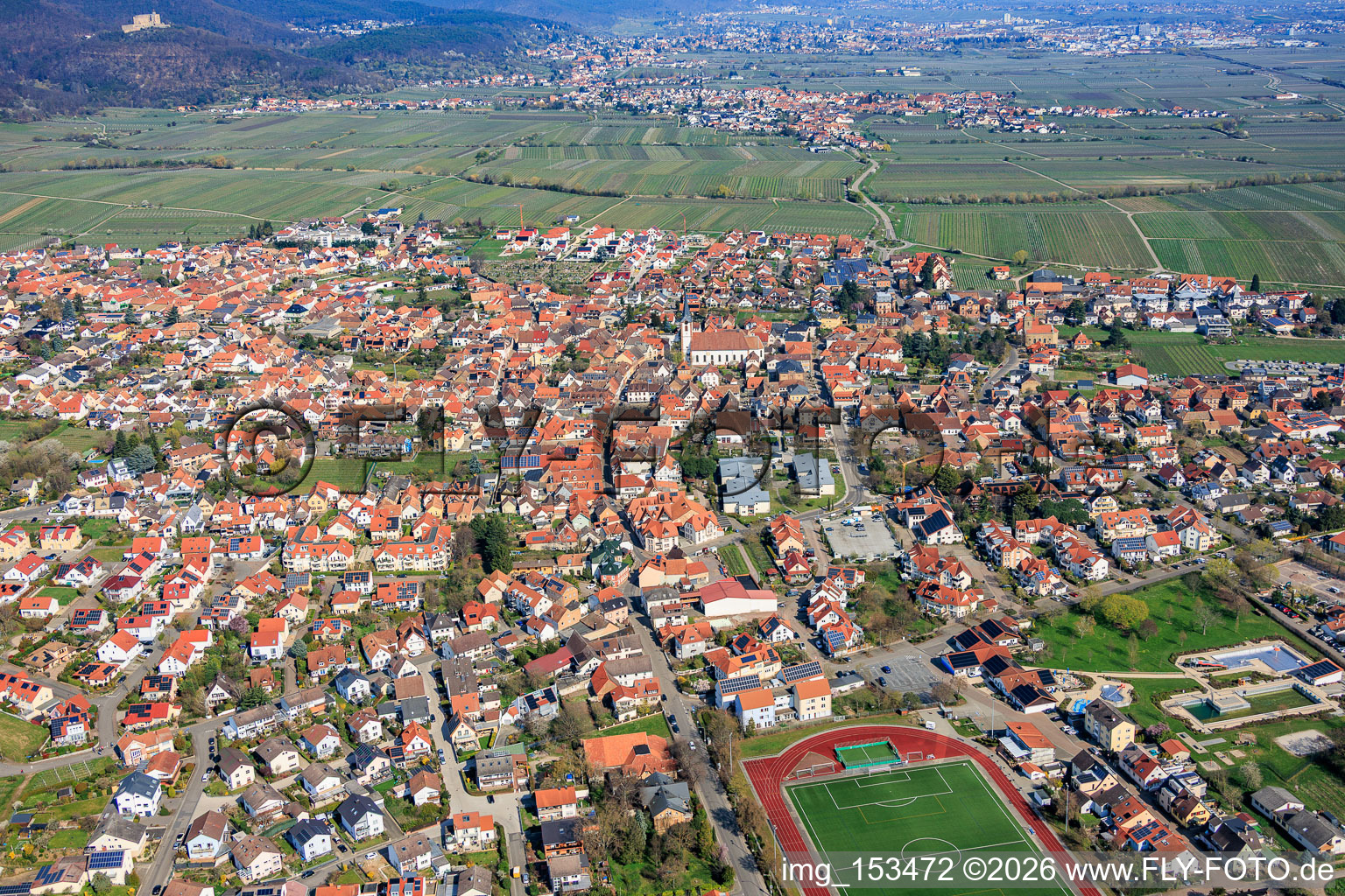 Maikammer von Süden im Bundesland Rheinland-Pfalz, Deutschland