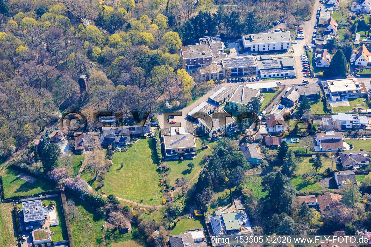 Hans-Meyer-Weg mit Butenschoen-Haus und Bismarkturm in Landau in der Pfalz im Bundesland Rheinland-Pfalz, Deutschland