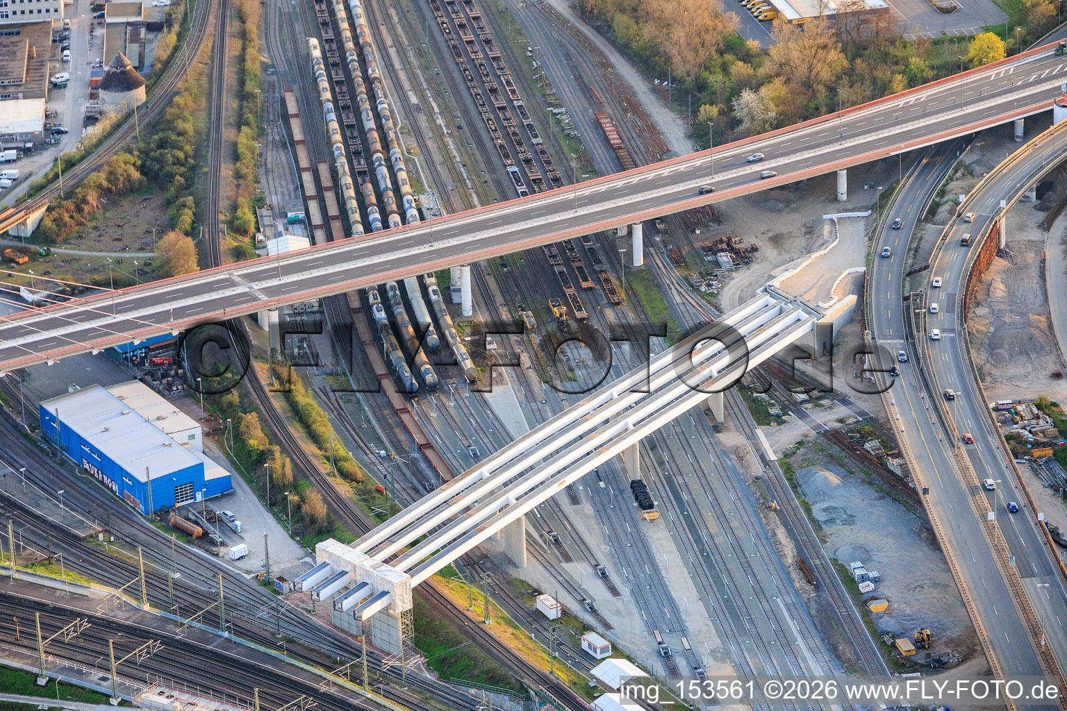 Brückenbaustelle für die Anbindung der Hochstraße Süd am Hauptbahnhof im Ortsteil Mitte in Ludwigshafen am Rhein im Bundesland Rheinland-Pfalz, Deutschland