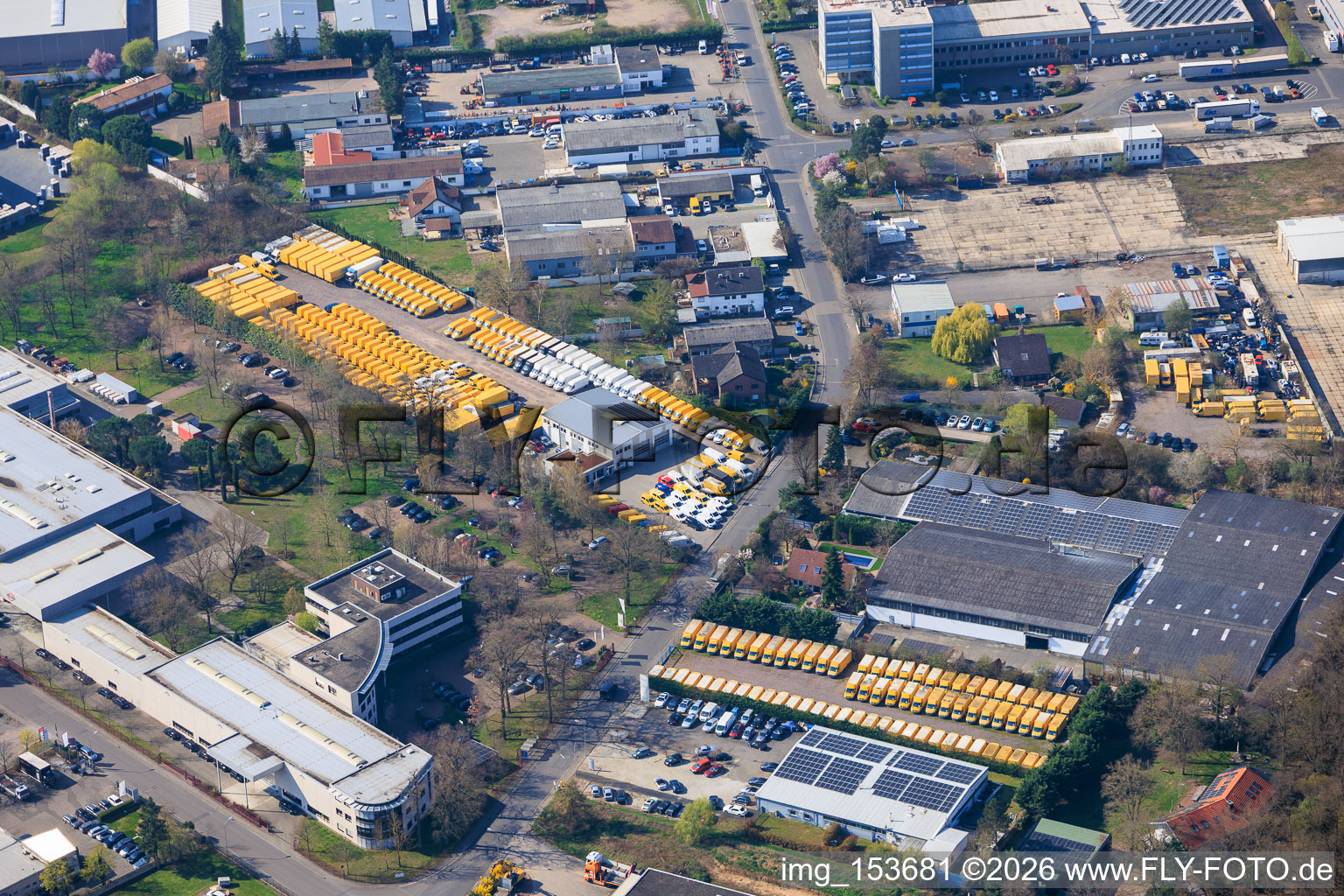 Gewerbegebiet Im Altenschemel mit Graf Nutzfahrzeuge GmbH, RULAND Engineering & Consulting GmbH und Höflinger Millingsystems / Umwelttechnik Mühlen- und Maschinenbau GmbH im Ortsteil Speyerdorf in Neustadt an der Weinstraße im Bundesland Rheinland-Pfalz, Deutschland