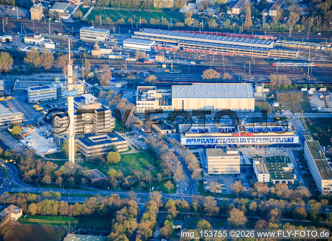 Fernmeldeturm Ludwigshafen, Campus der Hochschule Ludwigshafen, MOSTER Elektrogroßhandel GmbH und Briefzentrum 67 der Deutschen Post im Ortsteil Mundenheim in Ludwigshafen am Rhein im Bundesland Rheinland-Pfalz, Deutschland