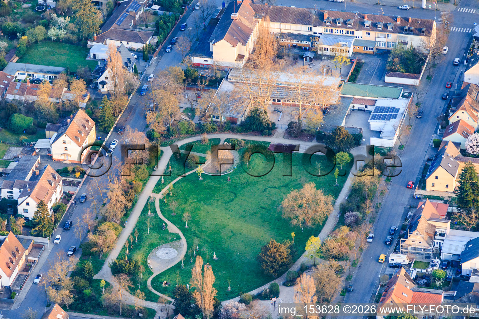 Volkspark im Ortsteil Gartenstadt in Ludwigshafen am Rhein im Bundesland Rheinland-Pfalz, Deutschland