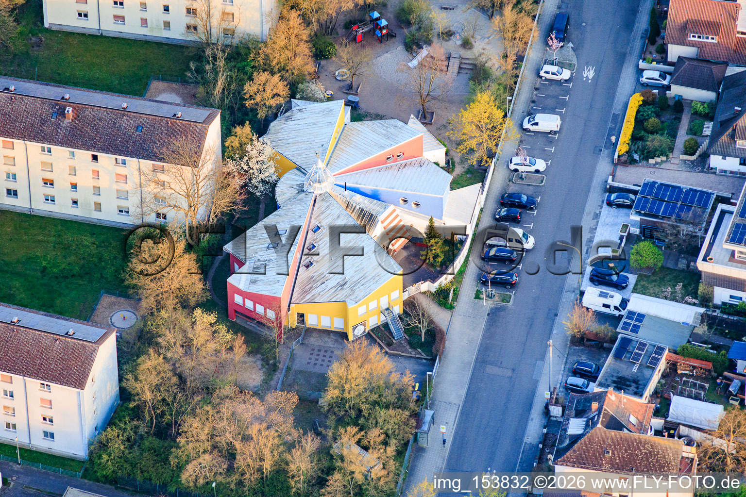 Kath. Kindergarten St. Hedwig an der Von-Kieffer-Straße im Ortsteil Gartenstadt in Ludwigshafen am Rhein im Bundesland Rheinland-Pfalz, Deutschland