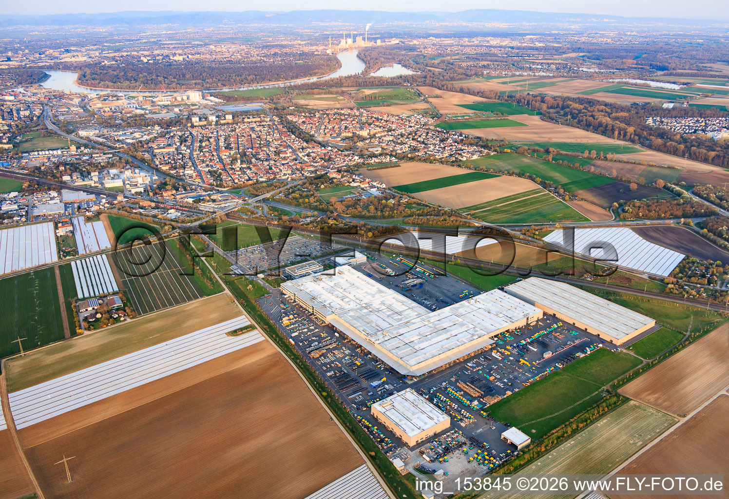 Firmengelände der Joseph Vögele AG im Ortsteil Rheingönheim in Ludwigshafen am Rhein im Bundesland Rheinland-Pfalz, Deutschland