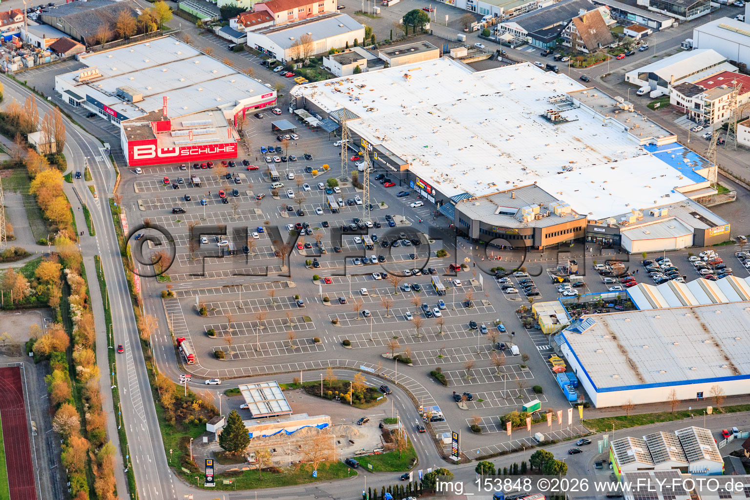 Gewerbegebiet Süd mit Edeka Stiegler und BÖ Schuhe & Fashion in Mutterstadt im Bundesland Rheinland-Pfalz, Deutschland