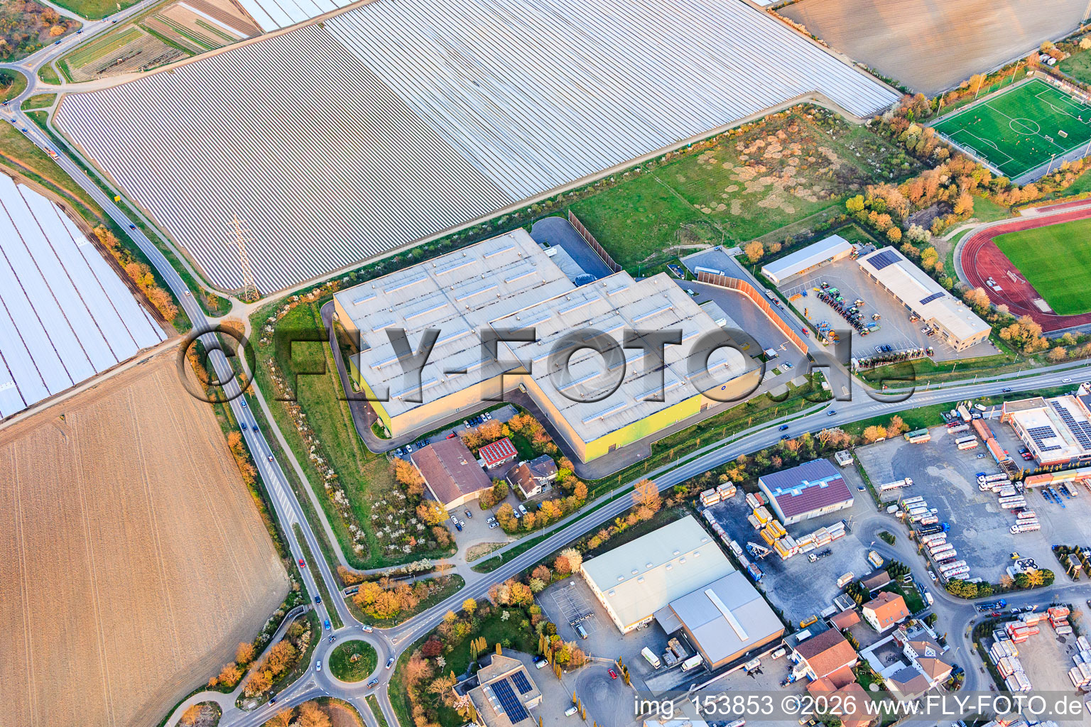 Gewerbegebiet Süd mit Frigo-Trans GmbH Mutterstadt und RWZ-Agrartechnik Mutterstadt und im Bundesland Rheinland-Pfalz, Deutschland