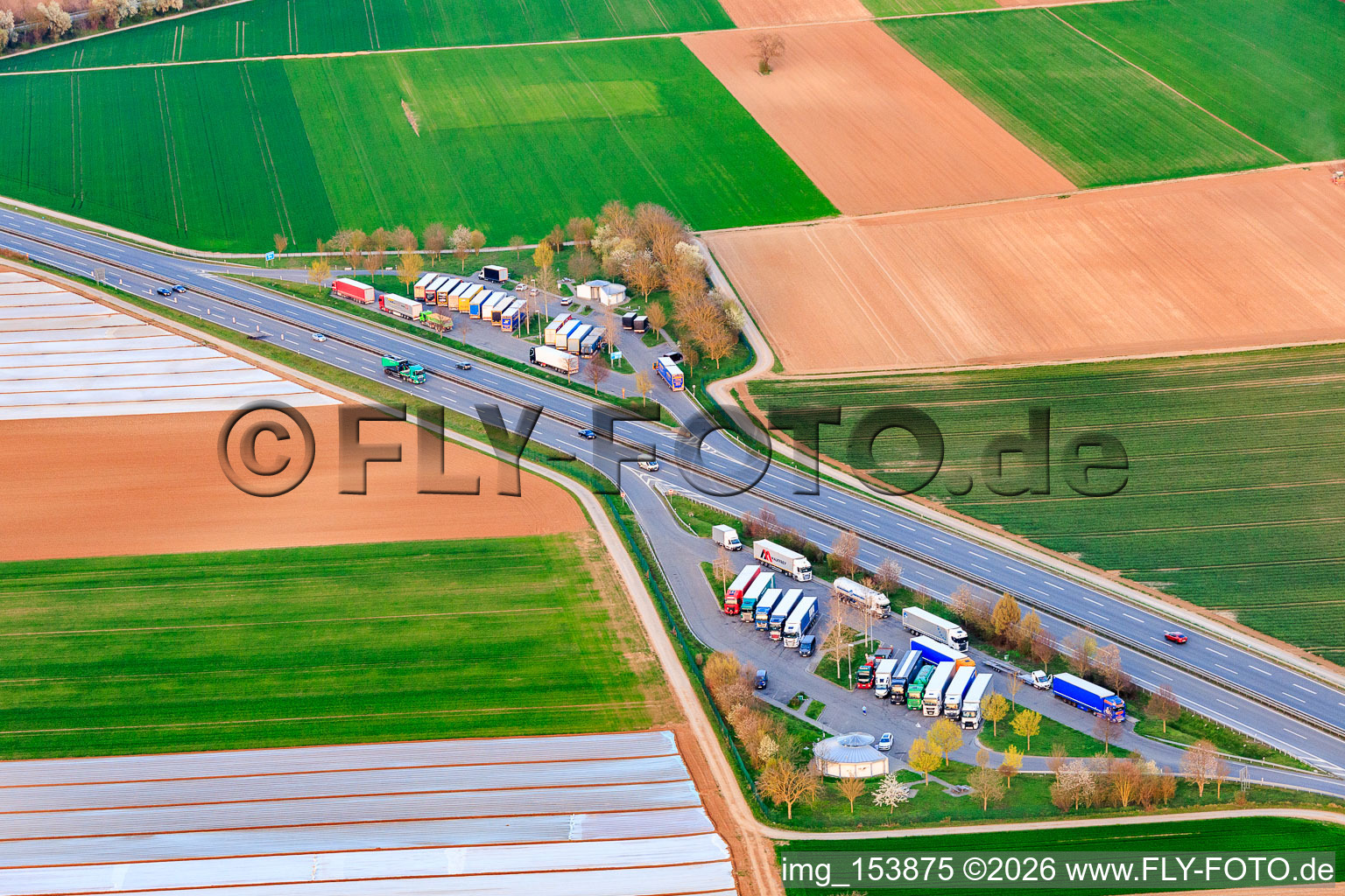Parkplatz Spielberg an der A65 in Haßloch im Bundesland Rheinland-Pfalz, Deutschland