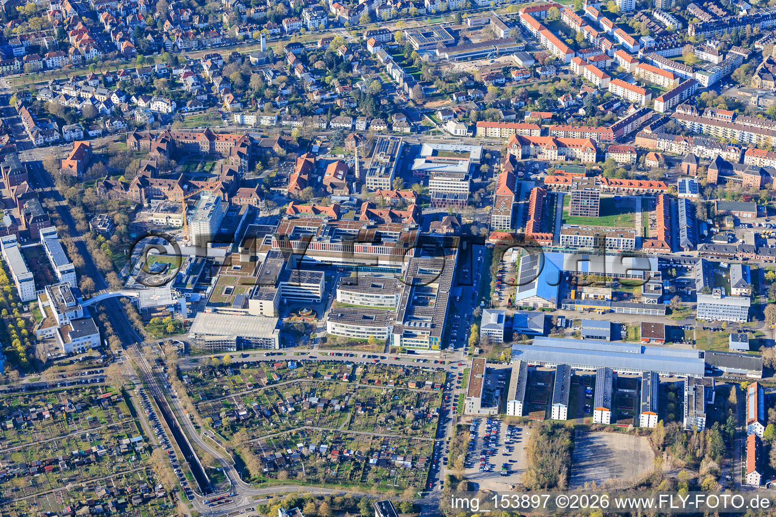 Städtisches Klinikum Karlsruhe gGmbH, Franz-Lust-Klinik für Kinder- und Jugendmedizin (Kinderklinik Karlsruhe). Studentenwohnheim Nancystraße und Helios Klinik für Herzchirurgie Karlsruhe  einrichtungen/kinder-und-frauenklinik/kinder-und-jugendmedizin im Ortsteil Nordweststadt im Bundesland Baden-Württemberg, Deutschland
