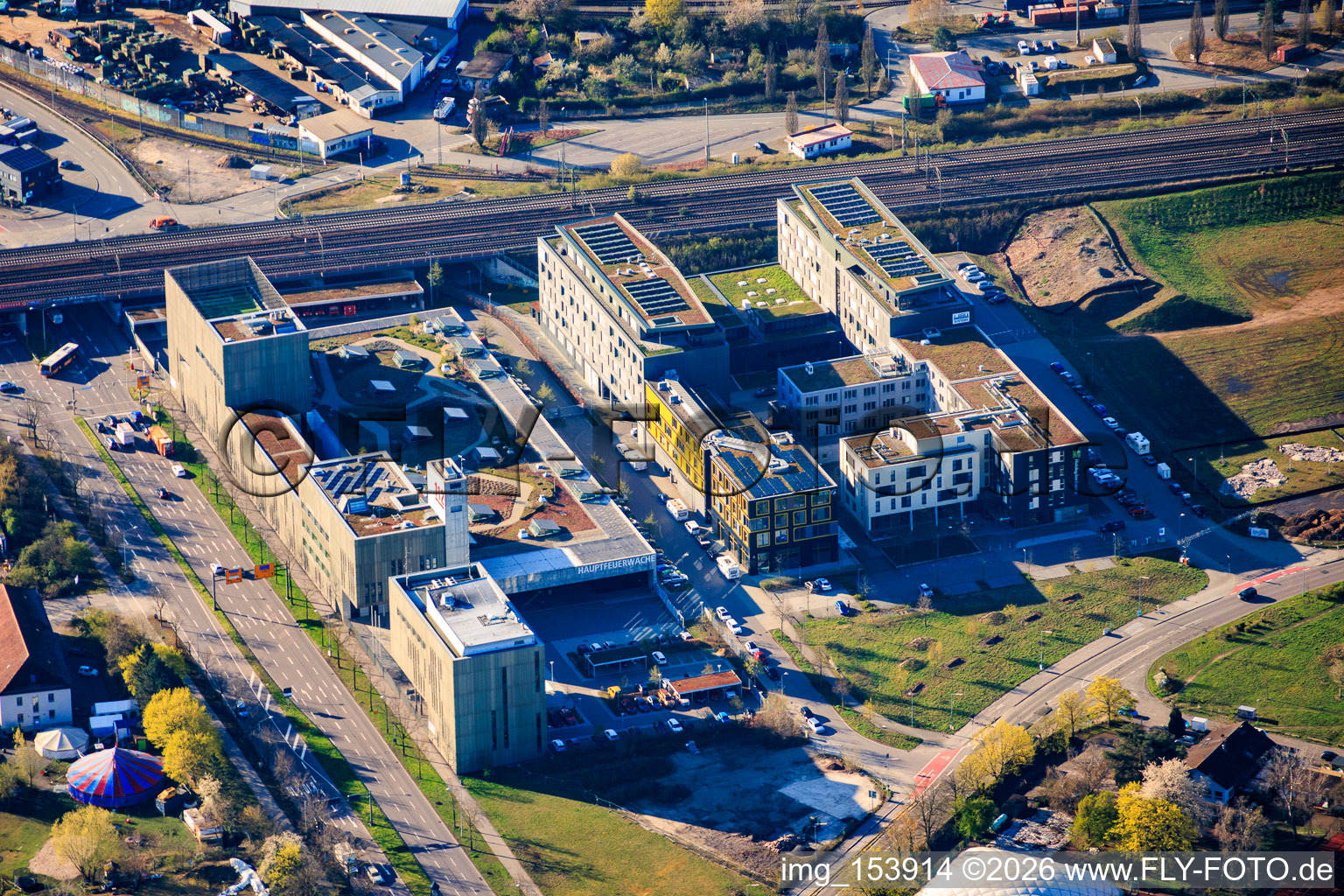 Holiday Inn Express Karlsruhe - City Park by IHG und Hauptfeuerwache Karlsruhe im Ortsteil Südstadt im Bundesland Baden-Württemberg, Deutschland