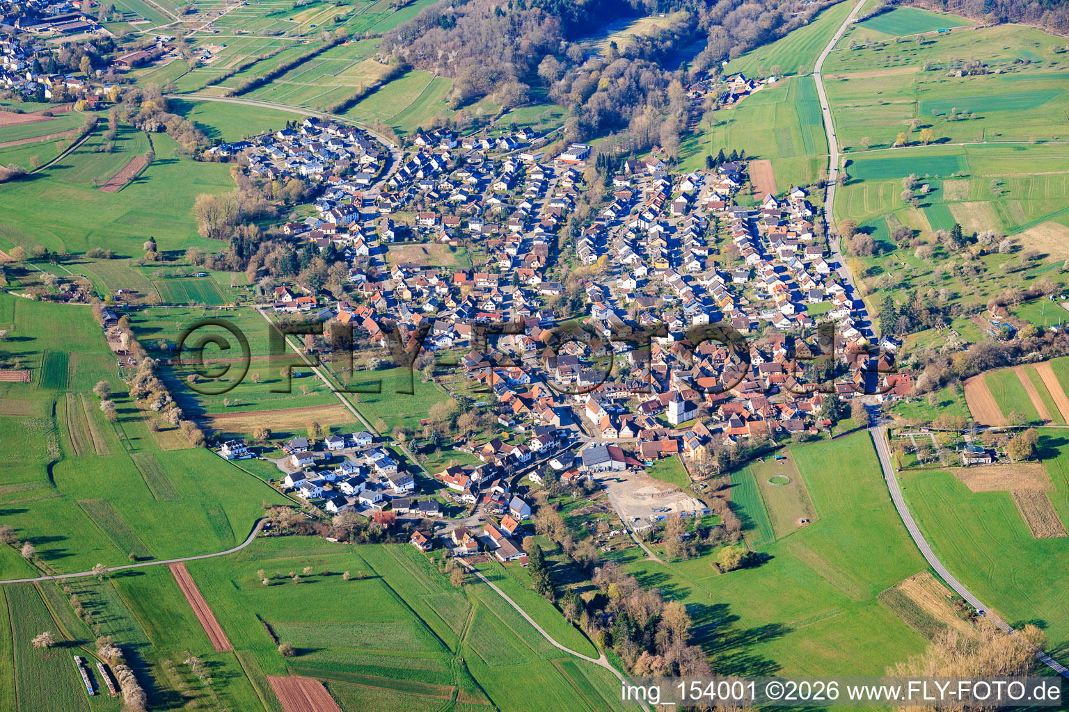 Weiler von Nordosten in Keltern im Bundesland Baden-Württemberg, Deutschland