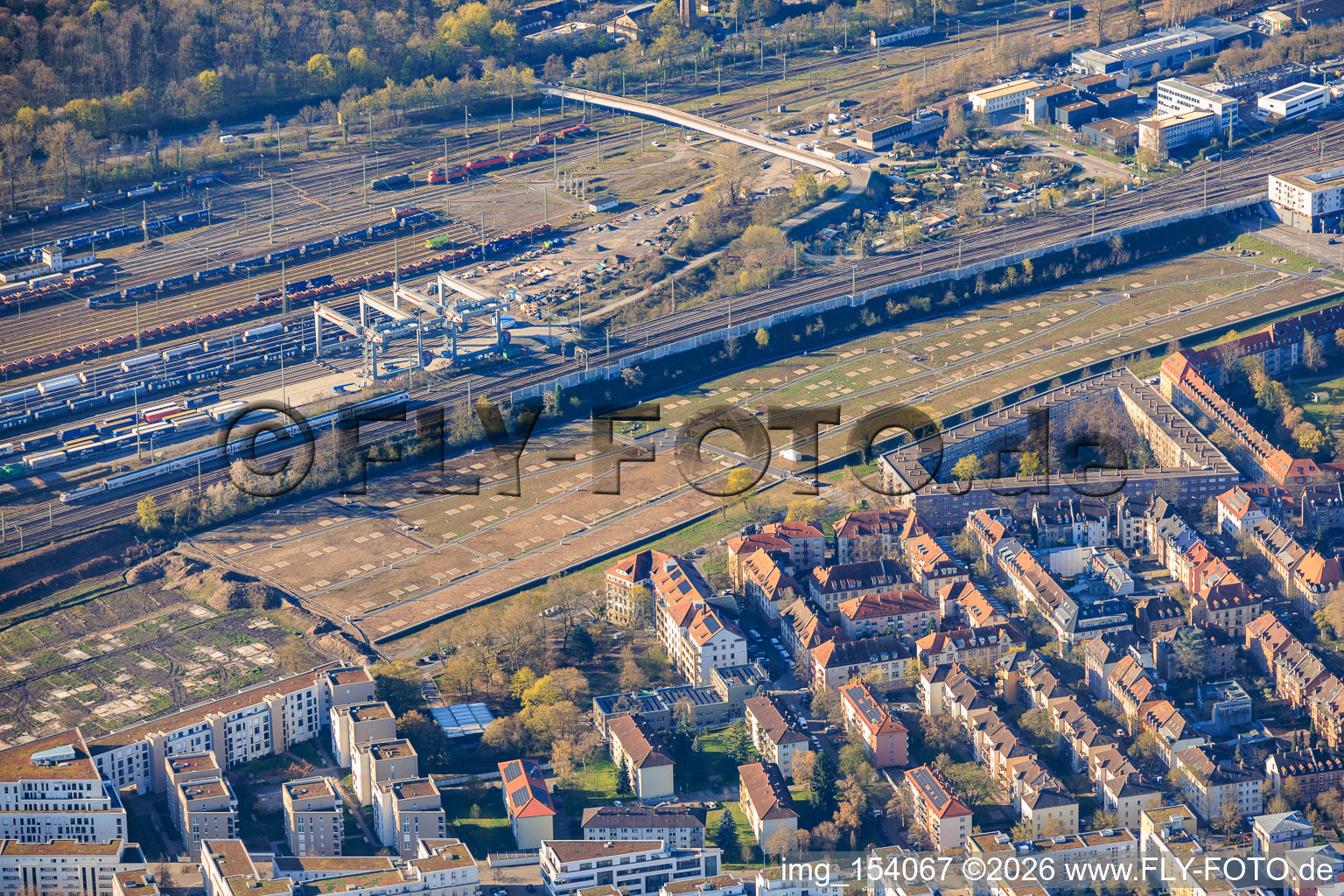 Neugestaltung des Areals an der Stuttgarter Straße als Stadtteilpark und DUSS Terminal Karlsruhe im Ortsteil Südstadt im Bundesland Baden-Württemberg, Deutschland