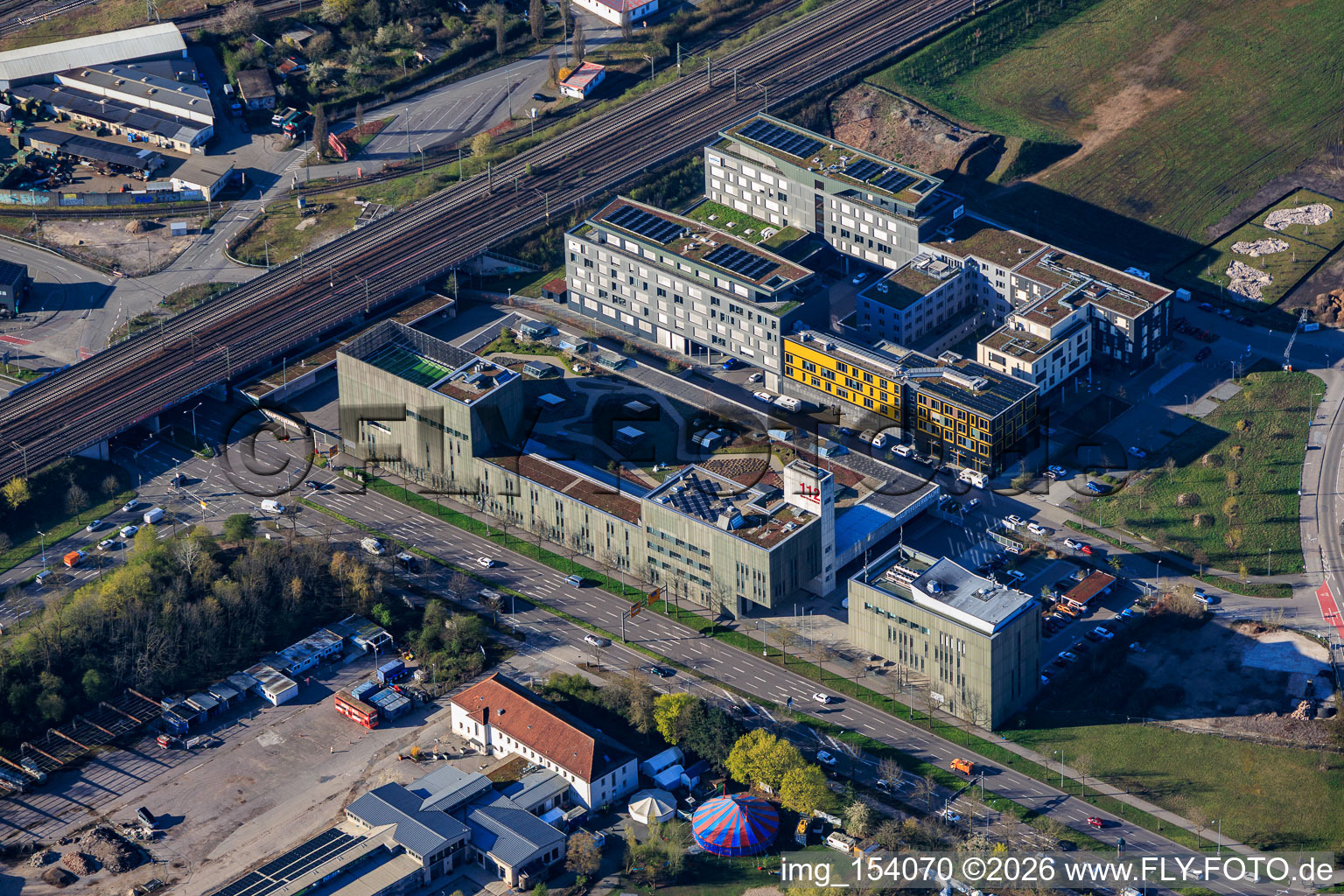 Holiday Inn Express Karlsruhe - City Park by IHG und Hauptfeuerwache Karlsruhe im Ortsteil Südstadt im Bundesland Baden-Württemberg, Deutschland