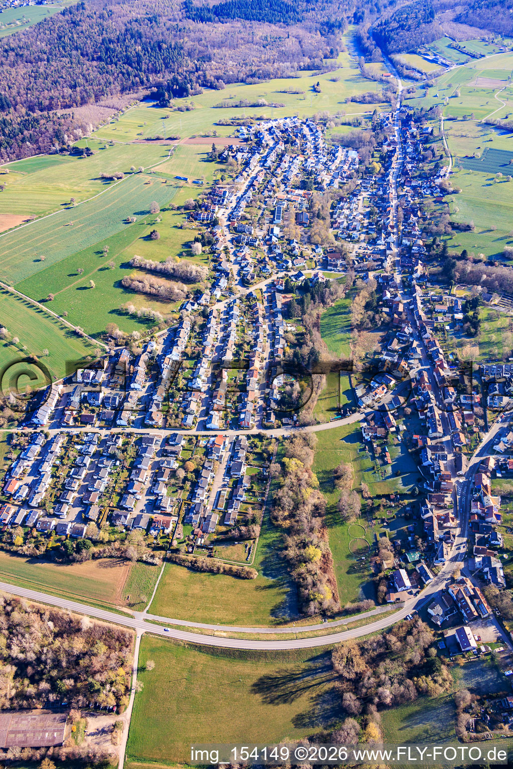 Auerbach von Südwesten in Karlsbad im Bundesland Baden-Württemberg, Deutschland