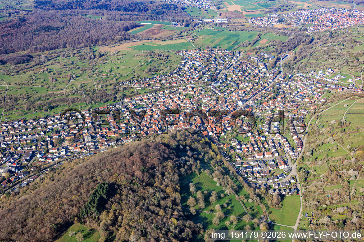 Ortsübersicht aus Osten im Ortsteil Dietlingen in Keltern im Bundesland Baden-Württemberg, Deutschland