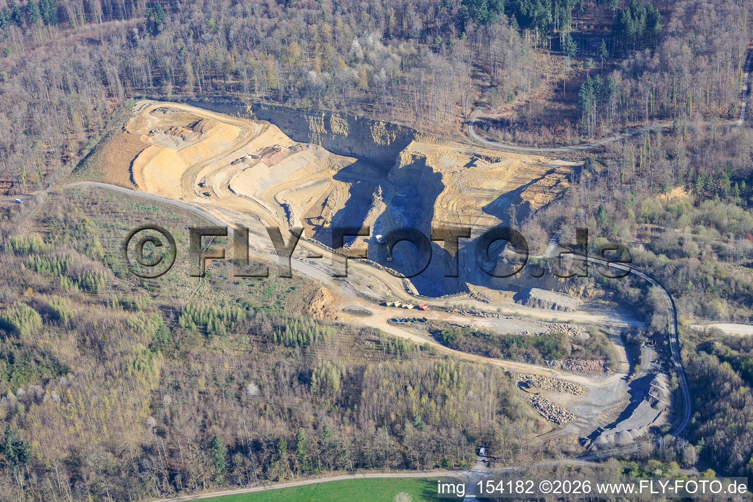 Steinbruch Keltern der Natursteinwerke im Nordschwarzwald GmbH & Co.KG im Ortsteil Dietlingen im Bundesland Baden-Württemberg, Deutschland