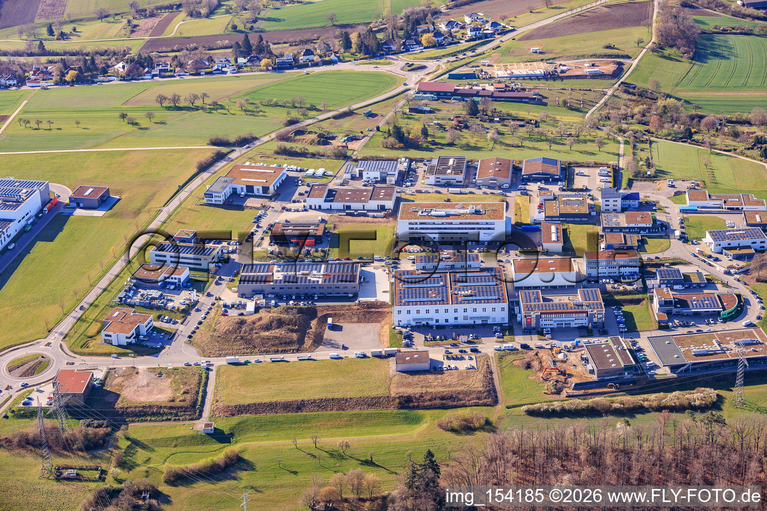 Gewerbegebiet Hoheneichstraße mit EVE Ernst Vetter GmbH und Eurofins Inpac Medizintechnik im Ortsteil Dietlingen in Keltern im Bundesland Baden-Württemberg, Deutschland