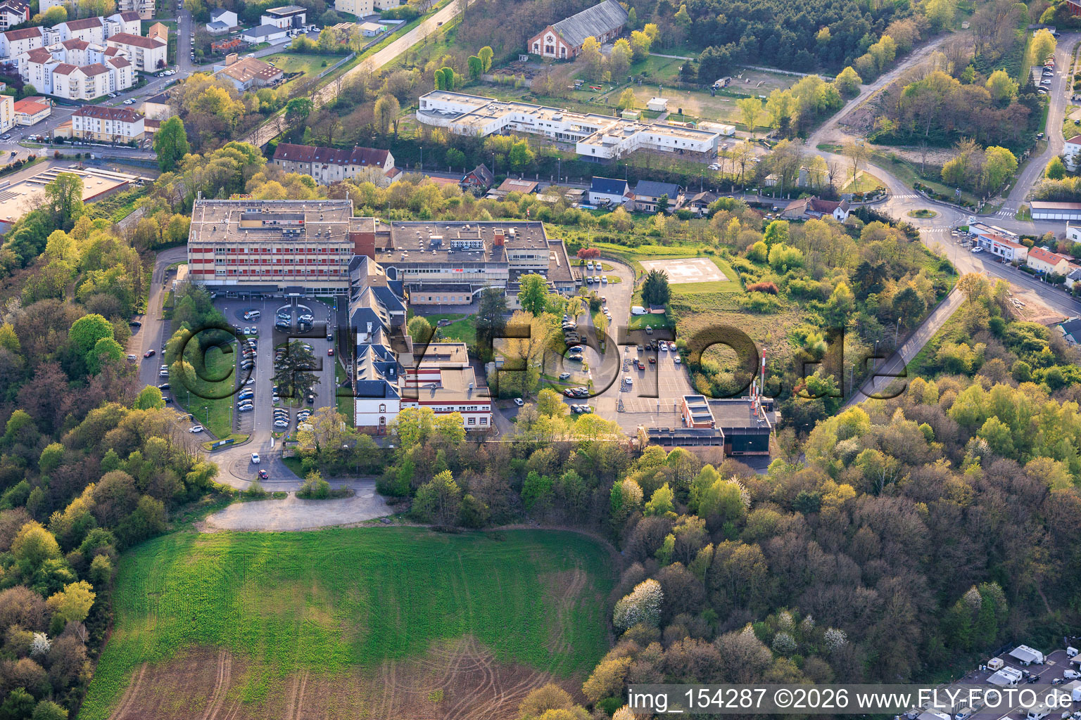 Krankenhaus Hospital De Saint-Avold im Ortsteil Zone Industrielle-Hollerloch-Gros Hêtre im Bundesland Moselle, Frankreich