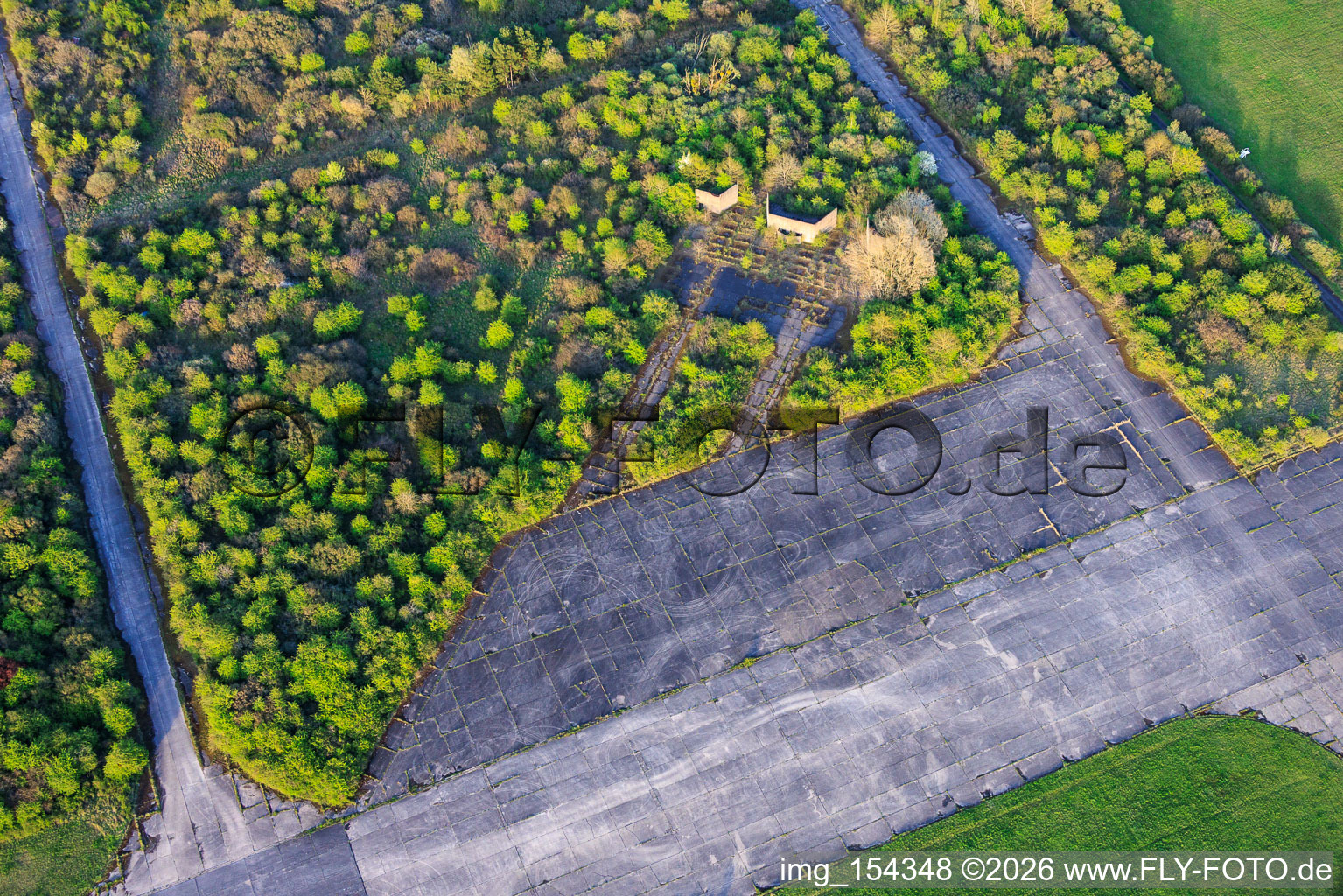 Parkposition am ehemaligen Miltärflugplatz Grostenquin im Bundesland Moselle, Frankreich
