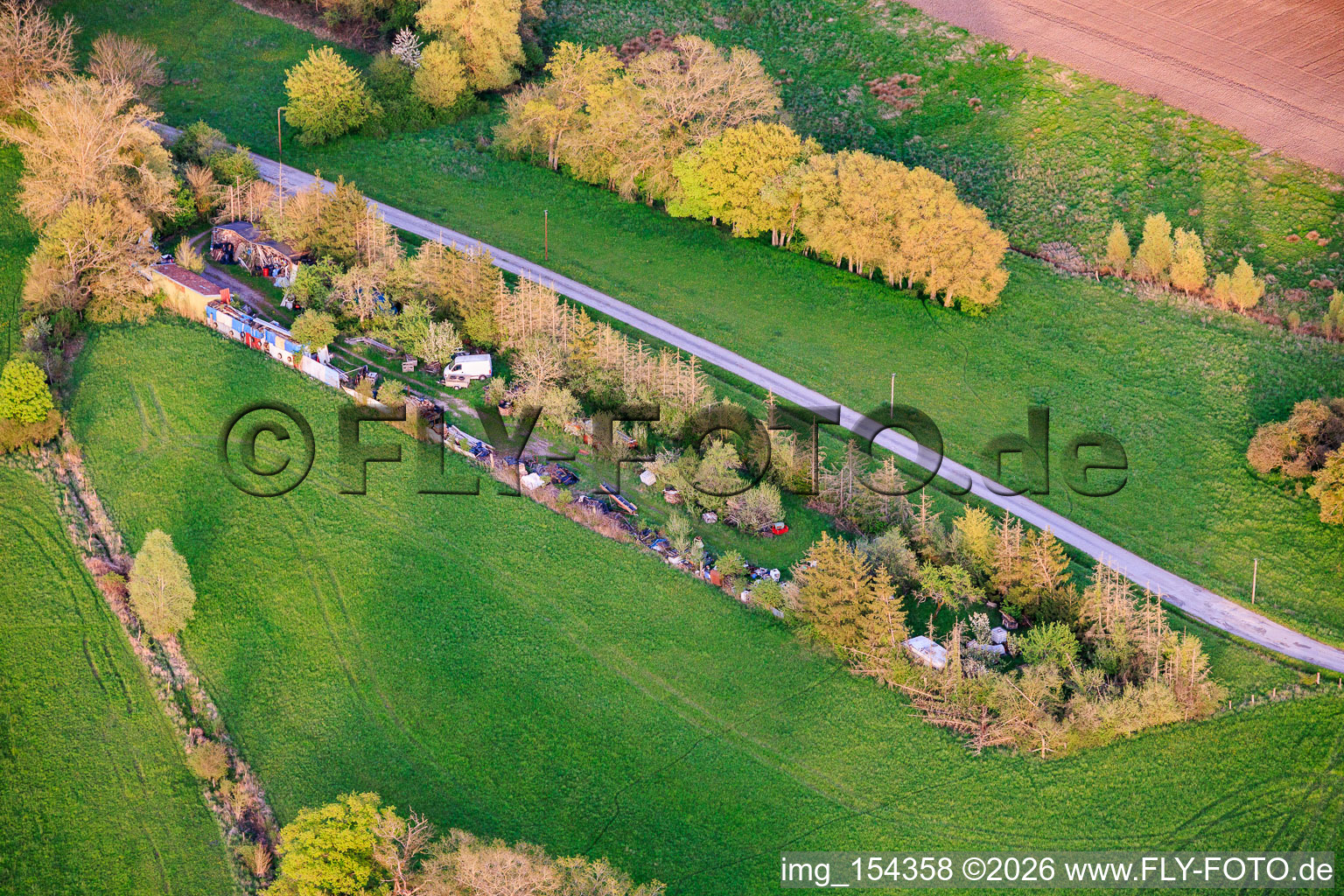 Gartengrundstück eines Sammlers in Altrippe im Bundesland Moselle, Frankreich