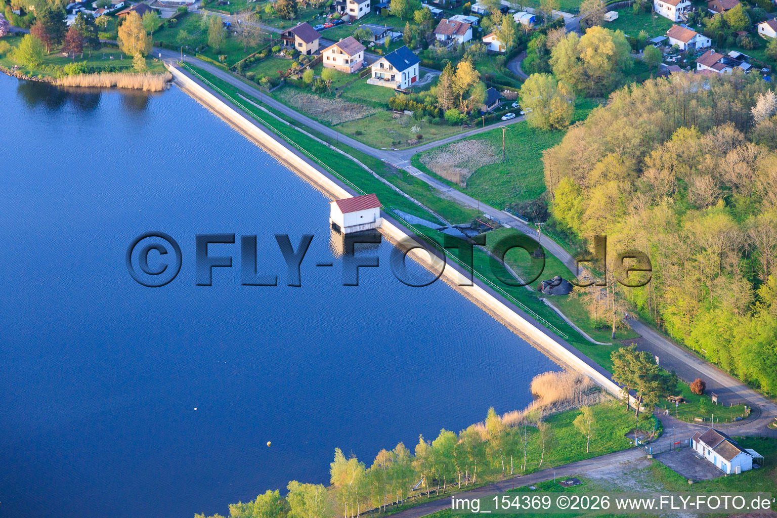 Damm La digue de dief am Étang de Diefenbach in Puttelange-aux-Lacs im Bundesland Moselle, Frankreich