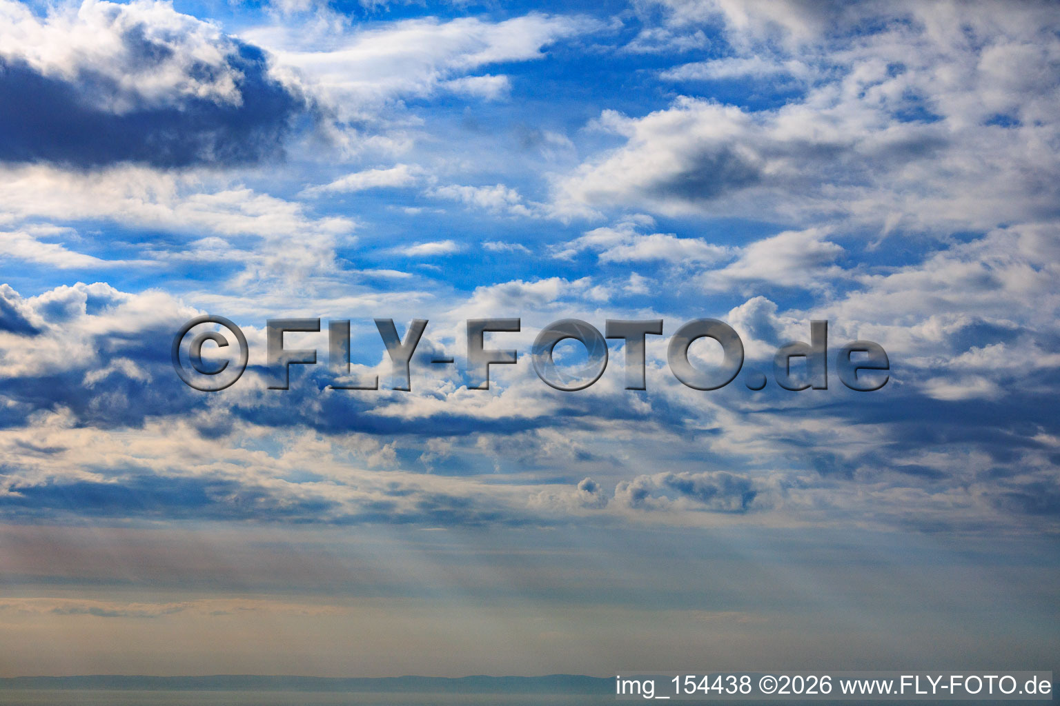 Wolken über Lothringen in Bitsch im Bundesland Moselle, Frankreich