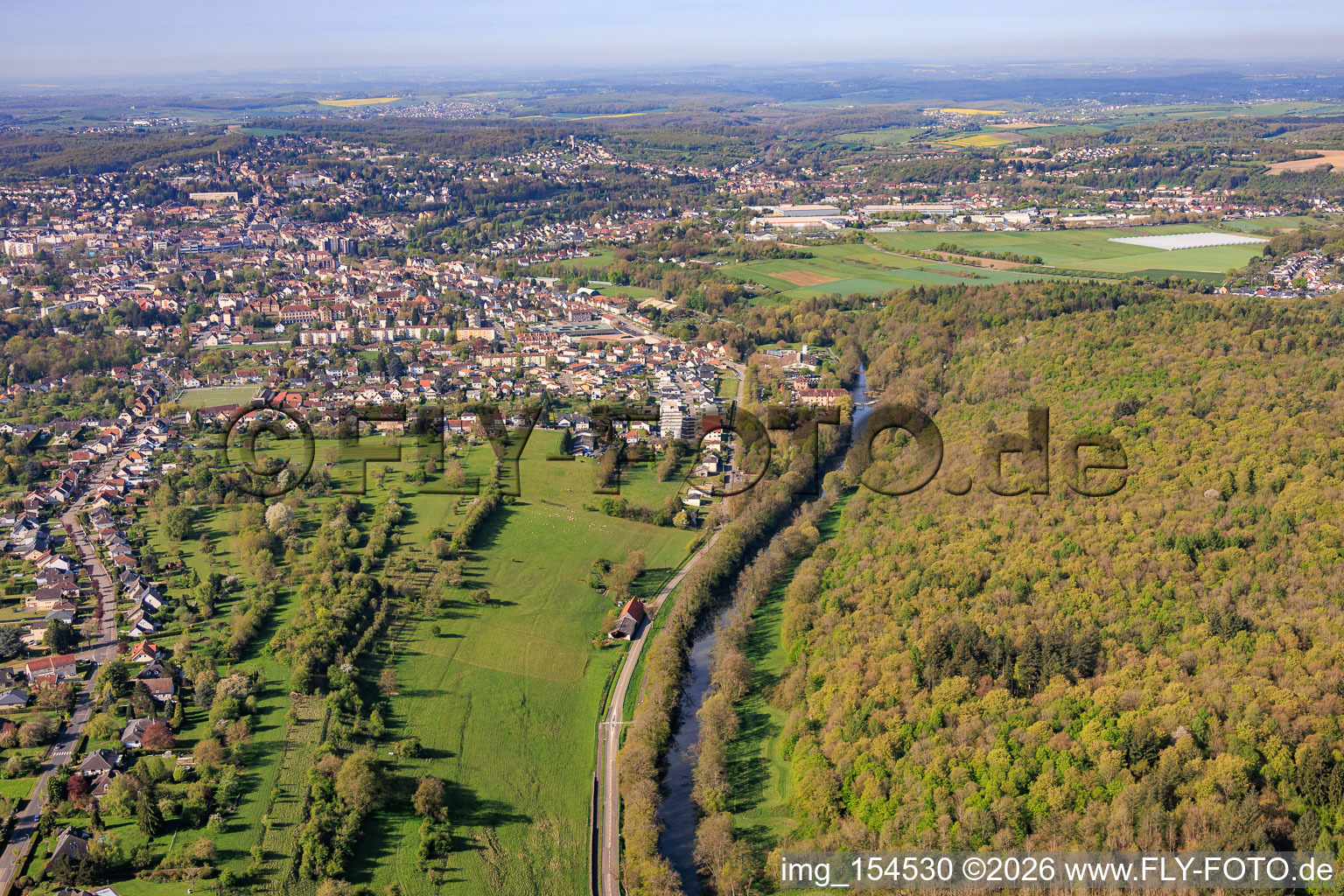 Verlauf der Blies an der deutsch-französischen Landesgrenze im Ortsteil Blies Nord in Saargemünd im Bundesland Moselle, Frankreich