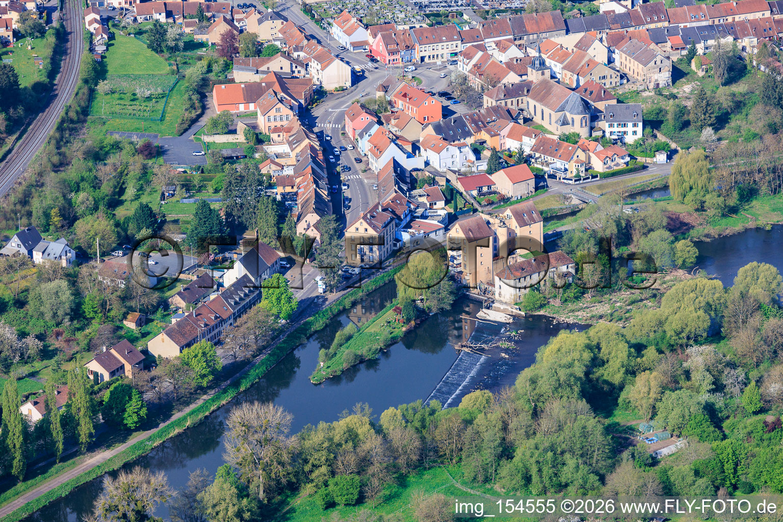 Alte Mühle Welferding Wasserkraftwerk auf einer Insel in der der Saar in Saargemünd im Bundesland Moselle, Frankreich
