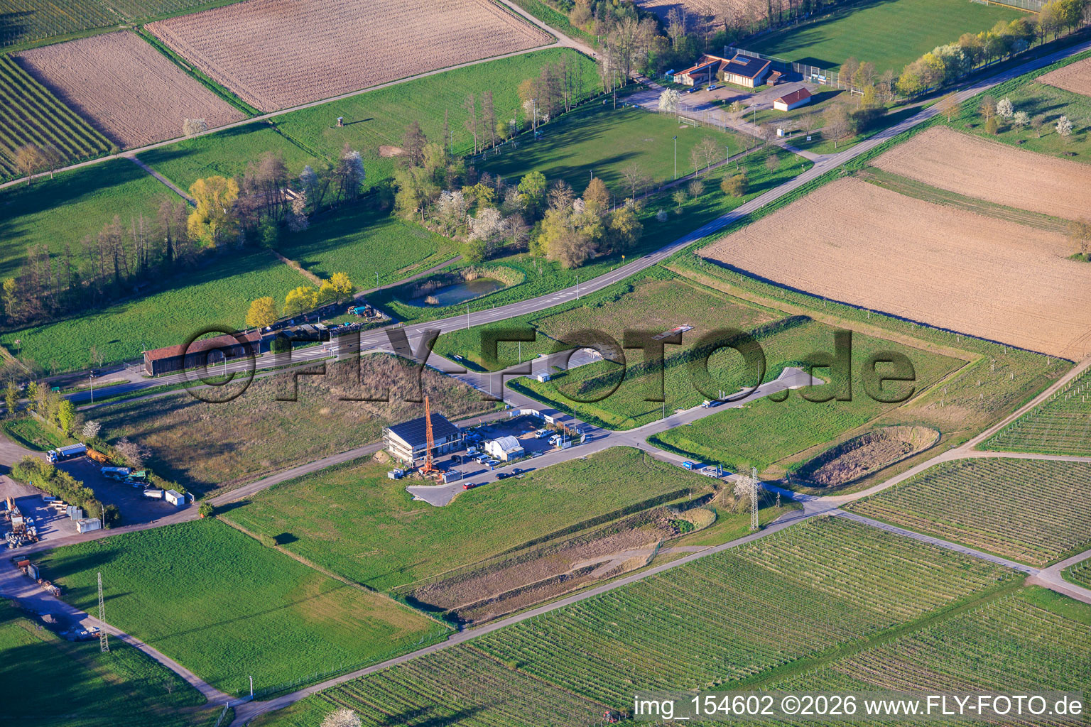 Gewerbegebiet Am Lokschuppen mit Neubaustelle von Tobias Hübenthal Kfz-Werkstatt in Klingenmünster im Bundesland Rheinland-Pfalz, Deutschland
