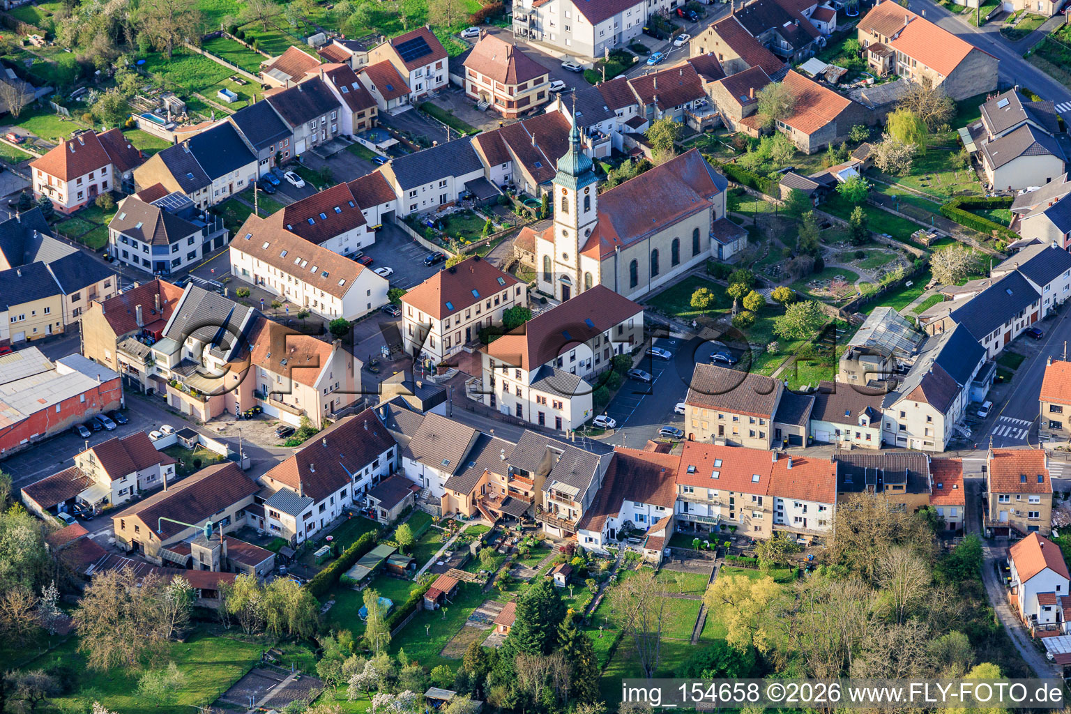 Kirche Saint-Wendelin am Jardin St Wendelin in Diebling im Bundesland Moselle, Frankreich