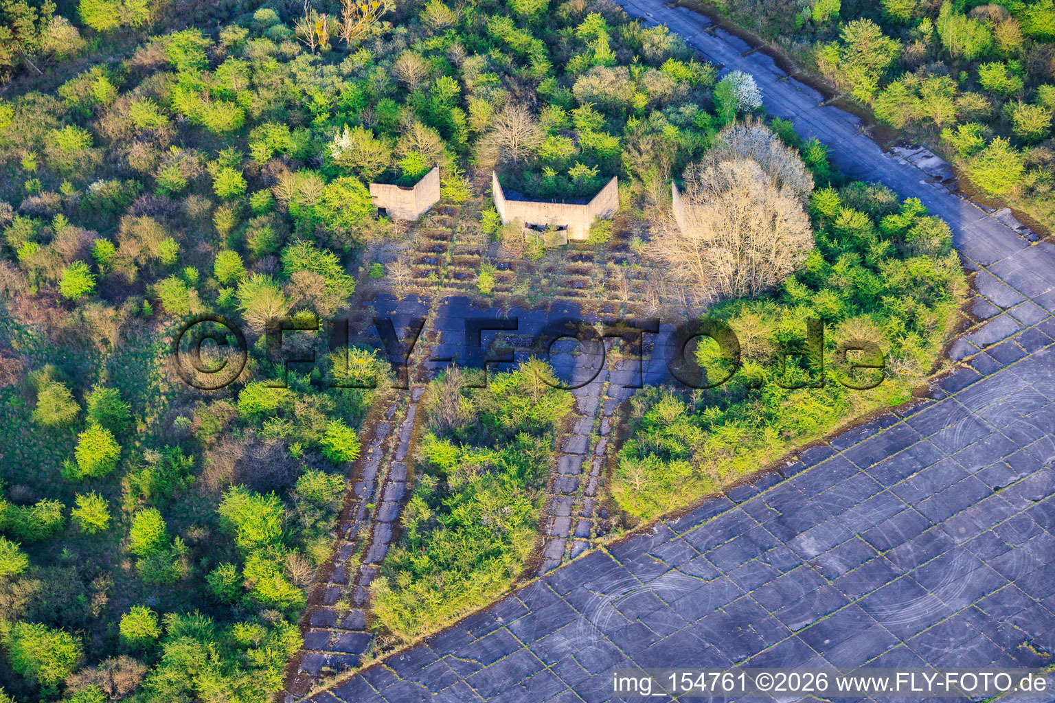 Parkposition am ehemaligen Miltärflugplatz Grostenquin im Bundesland Moselle, Frankreich