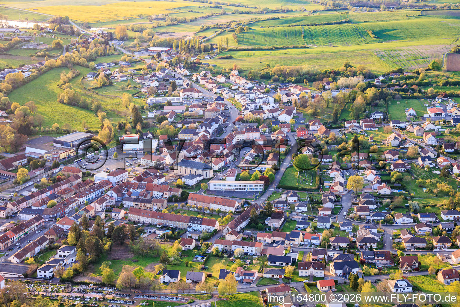 Puttelange-aux-Lacs von Südosten im Bundesland Moselle, Frankreich