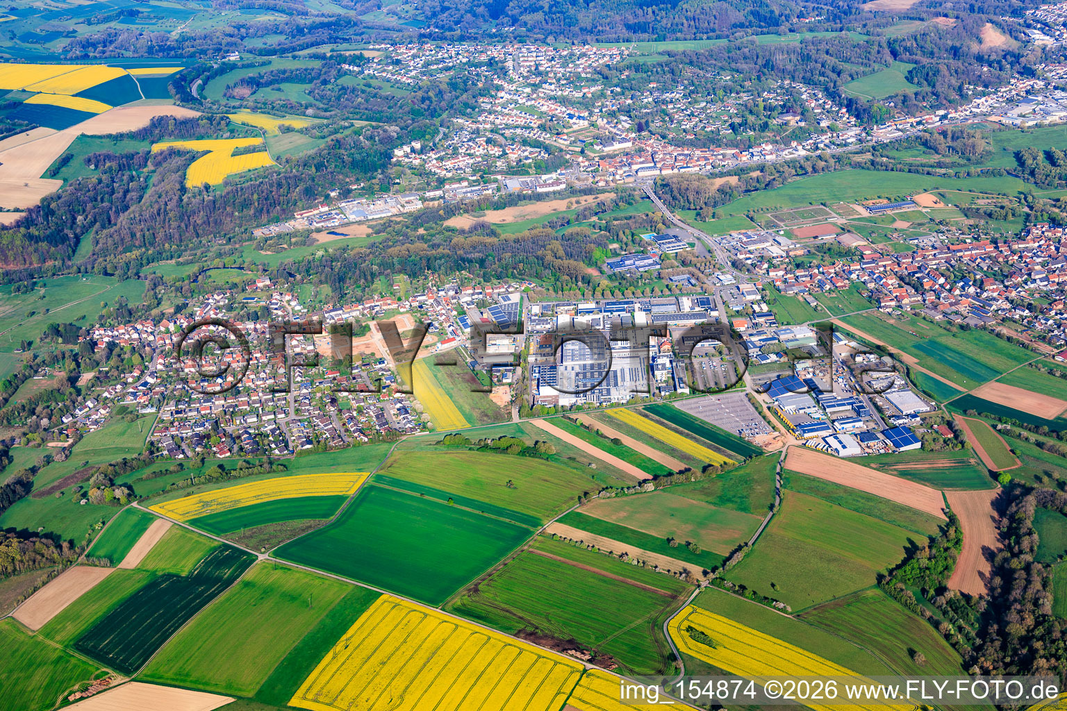 Industriegebiet Gunterstal, Langenfeld mit Hager Electro GmbH & Co. KG und KÜS Kfz-Prüfstelle Ingenieurbüro Grothe im Ortsteil Webenheim in Blieskastel im Bundesland Saarland, Deutschland