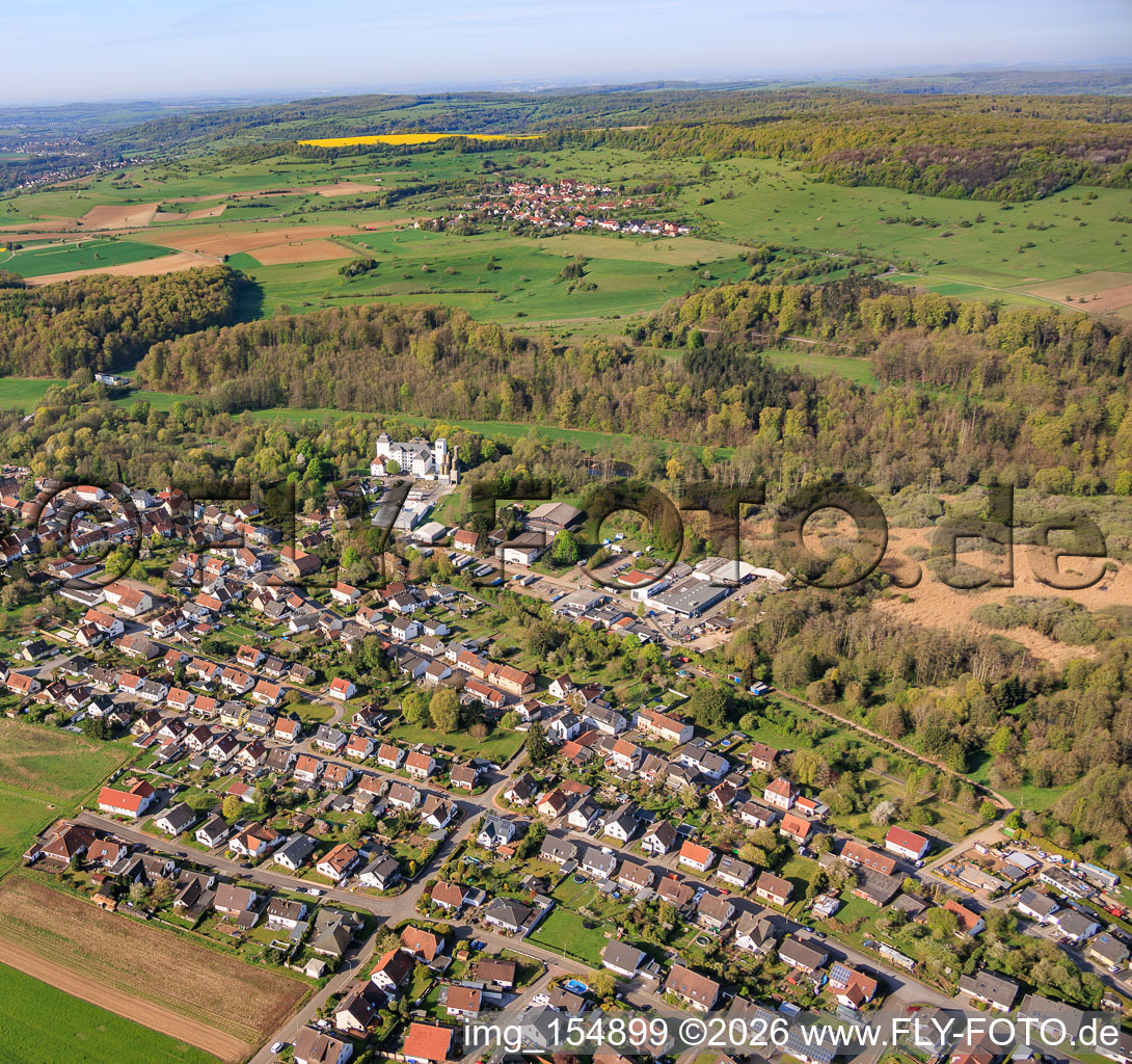Dorfansicht im Bliestal mit Bliesmühle im Ortsteil Breitfurt in Blieskastel im Bundesland Saarland, Deutschland