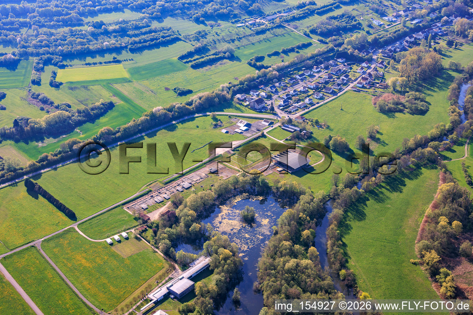 Verlauf der Blies am Naturschutzgebiet am Römermuseum Bliesbruck im Bundesland Moselle, Frankreich