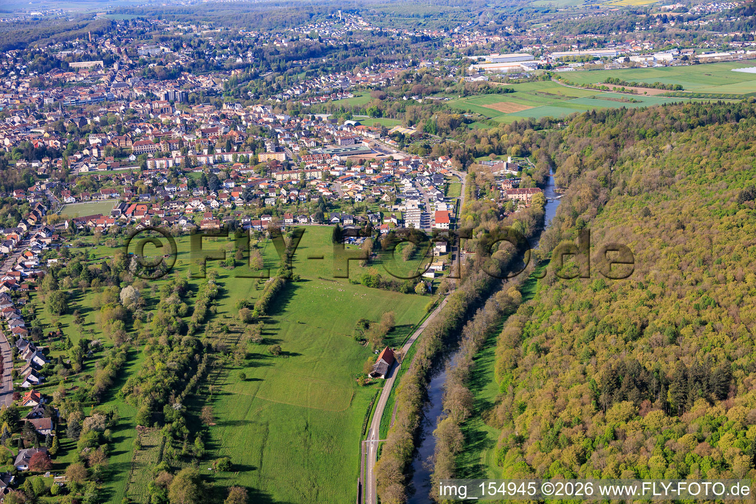 Verlauf der Blies an der deutsch-französischen Landesgrenze im Ortsteil Blies Nord in Saargemünd im Bundesland Moselle, Frankreich