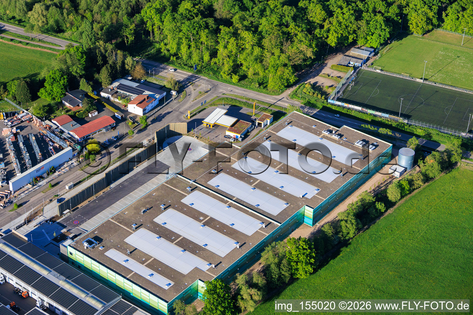 Fast fertiggestellter Neubau des Logistikpark der HANSAINVEST und DFI-Real-Estate Kandel für FRISCHEPLATTFORM SÜDWEST der Gemüsering Stuttgart GmbH im Ortsteil Minderslachen im Bundesland Rheinland-Pfalz, Deutschland