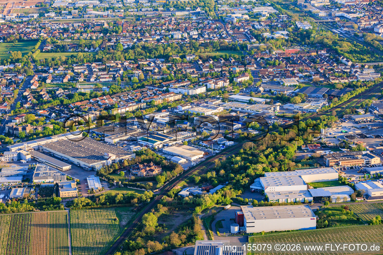 Industriegebiet Horstring mit Progroup AG, Theo Klein GmbH - Standort Landau und Handwerkskammer der Pfalz Berufsbildungszentrum in Landau in der Pfalz im Bundesland Rheinland-Pfalz, Deutschland